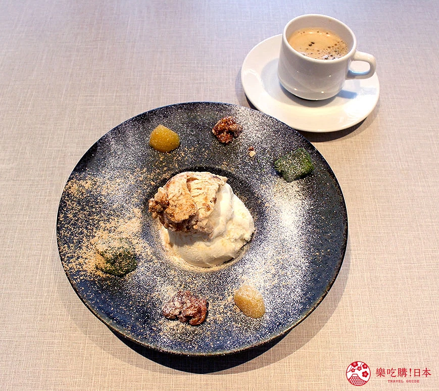 精緻甜點和咖啡